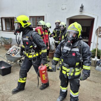 Am Mittwoch, den 3. April 2024, wurde die FF St. Peter/Au gegen 12:46 Uhr gemeinsam mit den Feuerwehren Weistrach, Rohrbach und Goldberg zu einem Küchenbrand in Weistrach alarmiert.